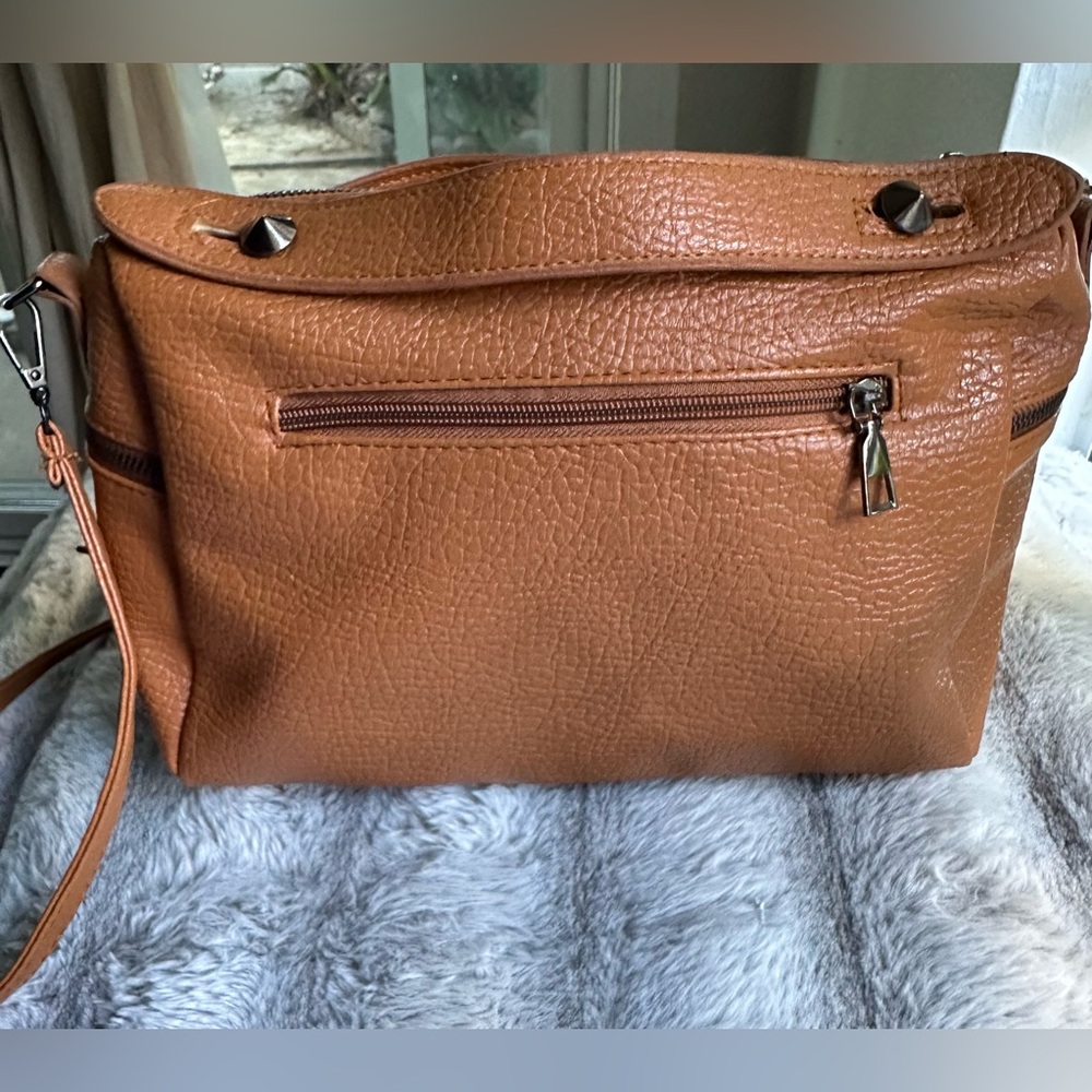 Ella & Elly brown rivet studded crossbody bag - Picture 4 of 10